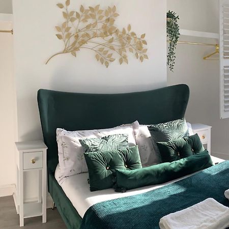 Modern Town Centre Flat - Free Shared Parking, King Size Bed, 5 Minutes Walk To Beach بورنماوث المظهر الخارجي الصورة